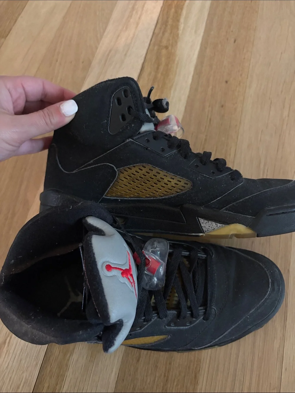 Nike Air Jordan 5 Retro sneakers in black & metallic size 8.5